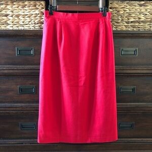 Vintage Vinci Red 100% wool midi skirt in size 12.